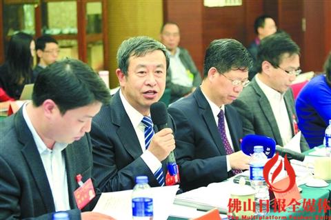 市人大代表陈大鹏在分组审议中发言/佛山日报记者甘建华摄